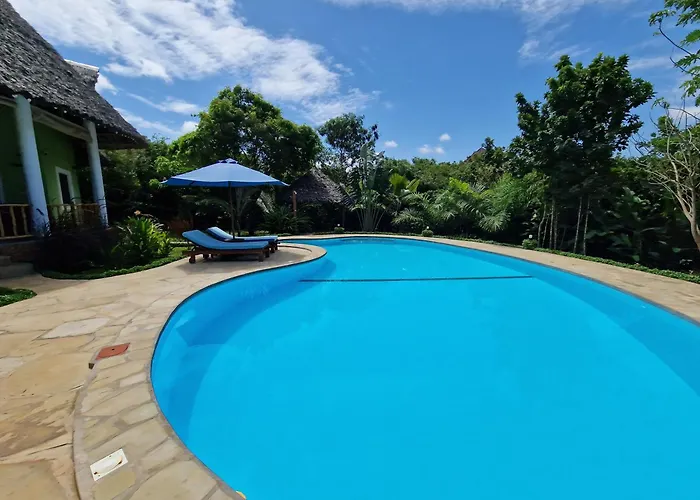 Paradiesische Villa Maisha Mazuri Mit Pool. Terrasse Und Personal